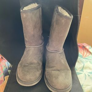 Gently worn dark gray sherpa lined boots